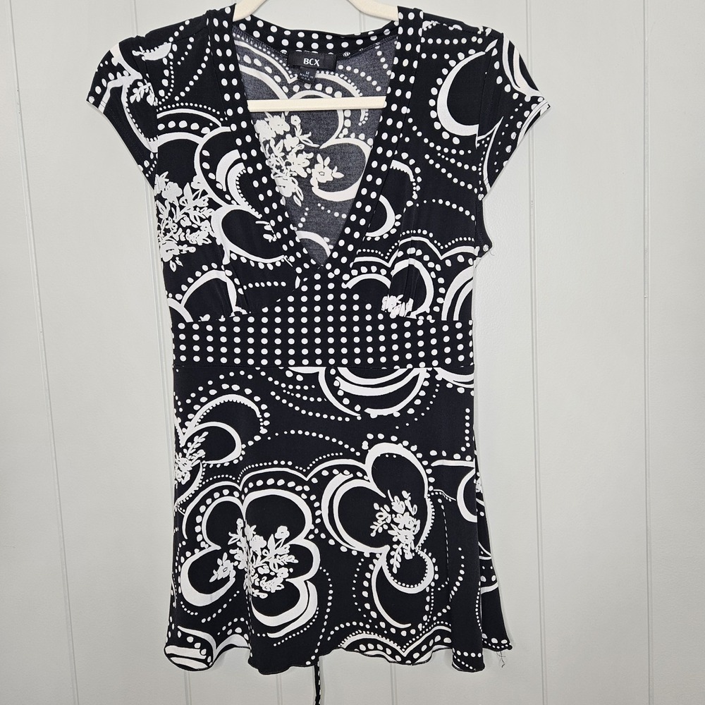 BCX Top Blouse Made In USA Size Medium Black And White Ties In Back